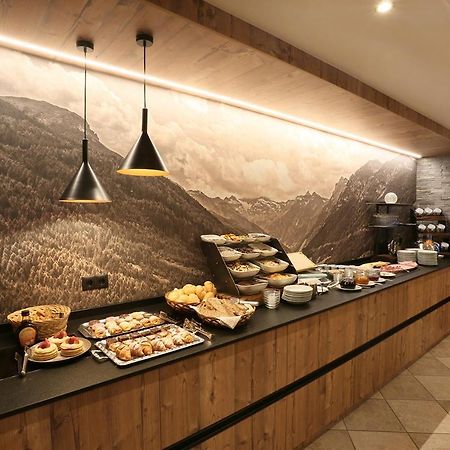 Pension Alpenhof B&B Colle Isarco Bagian luar foto