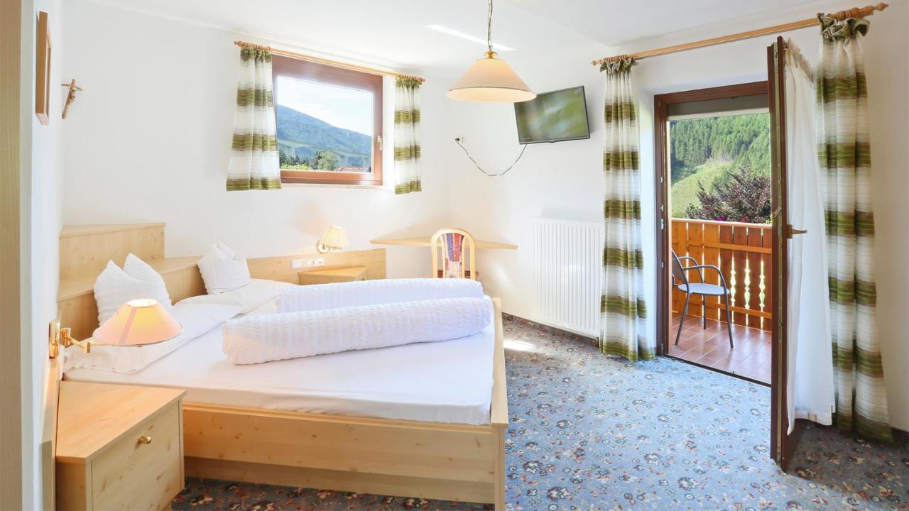 Pension Alpenhof B&B Colle Isarco Bagian luar foto