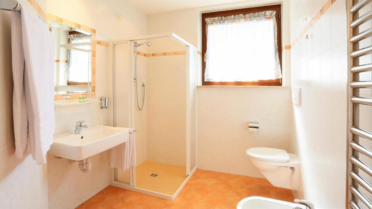 Pension Alpenhof B&B Colle Isarco Bagian luar foto